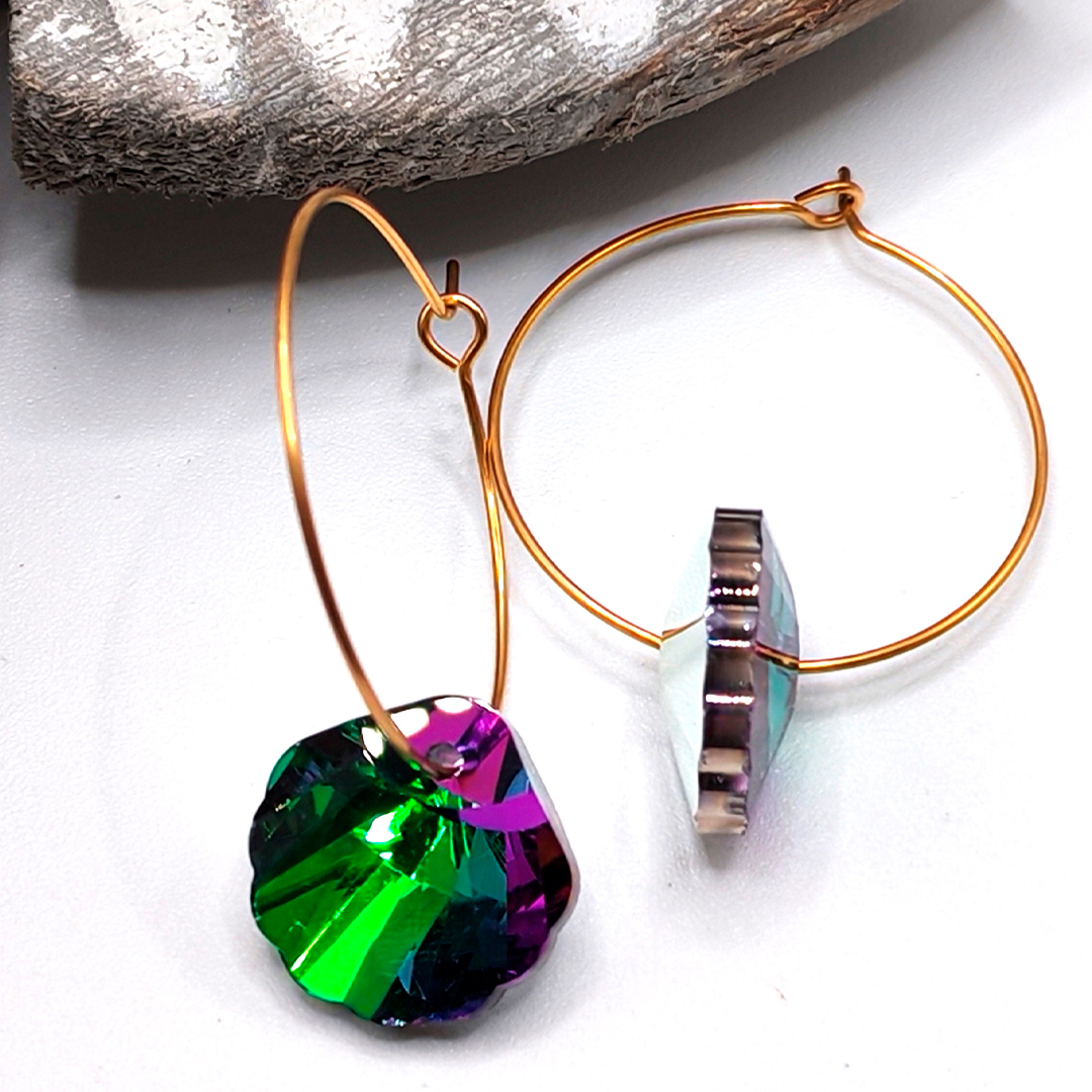 Pendientes artesanales multicolor con aro dorado